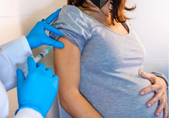  Si usted está embarazada o en periodo de postparto puede vacunarse contra el COVID-19